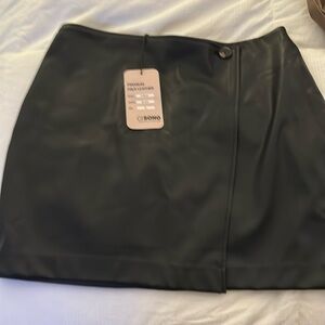 CiSono black faux leather slit black mini skirt size medium